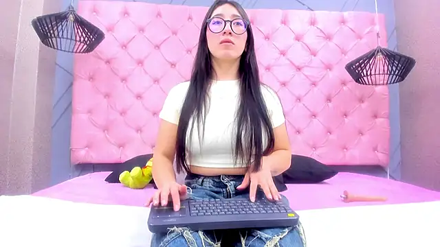 Snapshot of Mia_Horney chatting on 14, 1, 2026 Mia Horney online show from 14, 1, 2026