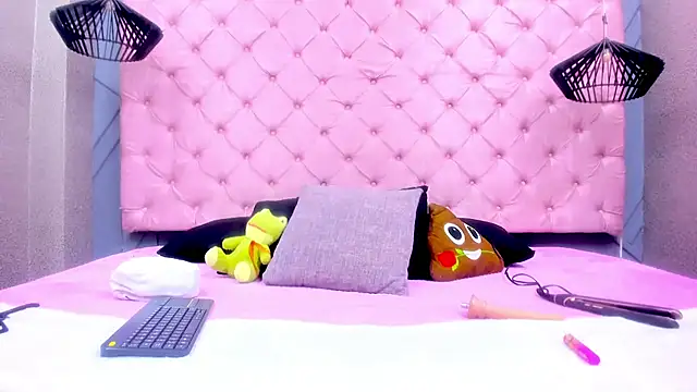 Snapshot of Mia_Horney chatting on 15, 1, 2026 Mia Horney online show from 15, 1, 2026