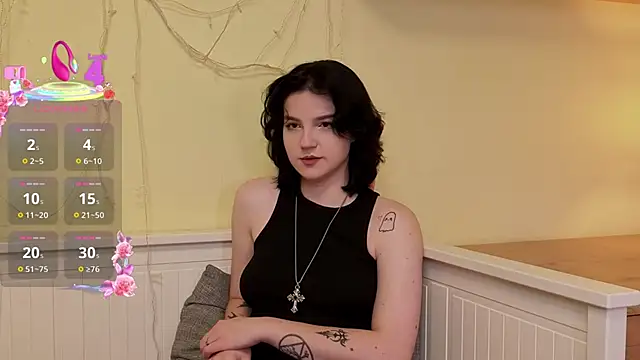 Snapshot of LatinaHuguenin chatting on 27, 11, 2025 LatinaHuguenin online show from 27, 11, 2025