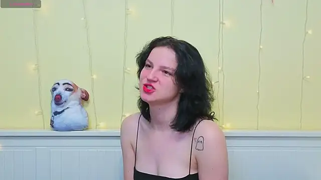 Snapshot of LatinaHuguenin chatting on 12, 1, 2026 LatinaHuguenin online show from 12, 1, 2026