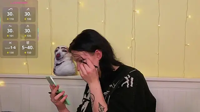 Snapshot of LatinaHuguenin chatting on 13, 1, 2026 LatinaHuguenin online show from 13, 1, 2026