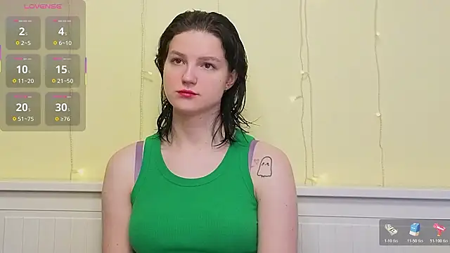 Snapshot of LatinaHuguenin chatting on 19, 1, 2026 LatinaHuguenin online show from 19, 1, 2026