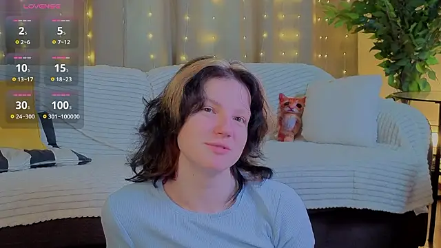 Snapshot of LatinaHuguenin chatting on 3, 2, 2026 LatinaHuguenin online show from 3, 2, 2026