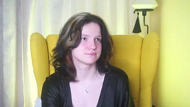 Snapshot of LatinaHuguenin chatting on 9, 3, 2026 LatinaHuguenin online show from 9, 3, 2026