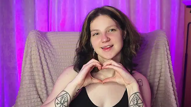 Snapshot of LatinaHuguenin chatting on 18, 3, 2026 LatinaHuguenin online show from 18, 3, 2026