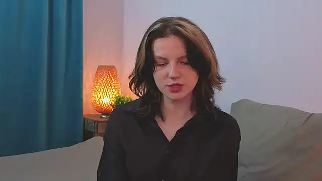 Snapshot of LatinaHuguenin chatting on 2, 4, 2026 LatinaHuguenin online show from 2, 4, 2026