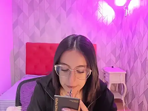 IsabellaRousset online show from 4, 12, 2025