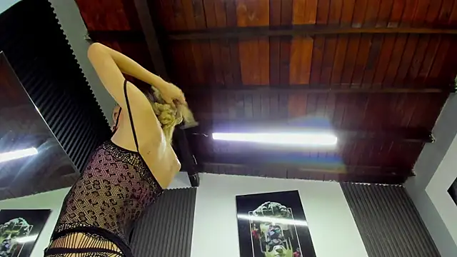 Snapshot of Caitlyn-Joness_ chatting on 6, 4, 2026 Caitlyn-Joness online show from 6, 4, 2026