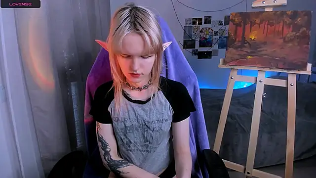 Snapshot of Mel_the_drawer chatting on 22, 4, 2026 Mel the drawer online show from 22, 4, 2026