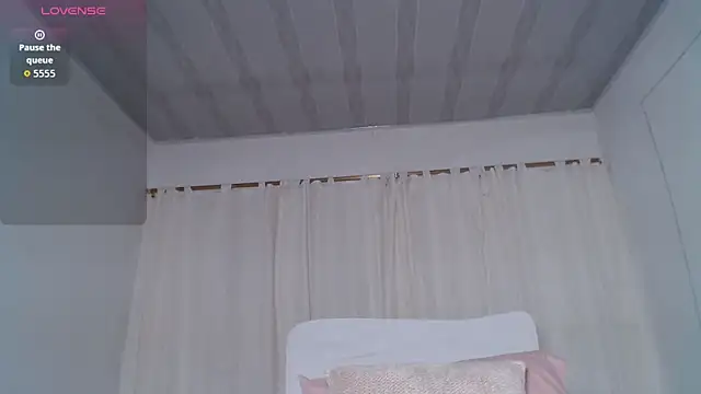 CoralReyes IH online show from 14, 12, 2025