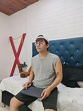 Snapshot of benjiDom chatting on 11, 11, 2025 benjiDom online show from 11, 11, 2025