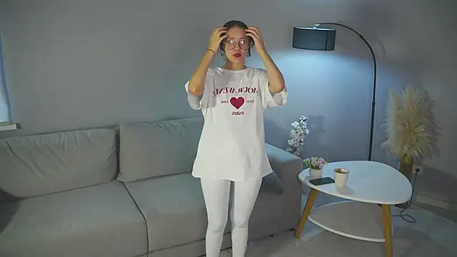 Snapshot of MargMelson chatting on 4, 12, 2025 MargMelson online show from 4, 12, 2025