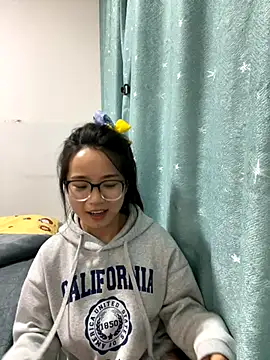 Snapshot of Hmm_0303 chatting on 12, 11, 2025 Hmm 0303 online show from 12, 11, 2025