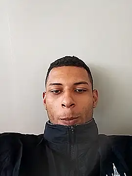 Snapshot of oPretin013 chatting on 9, 11, 2025 oPretin013 online show from 9, 11, 2025