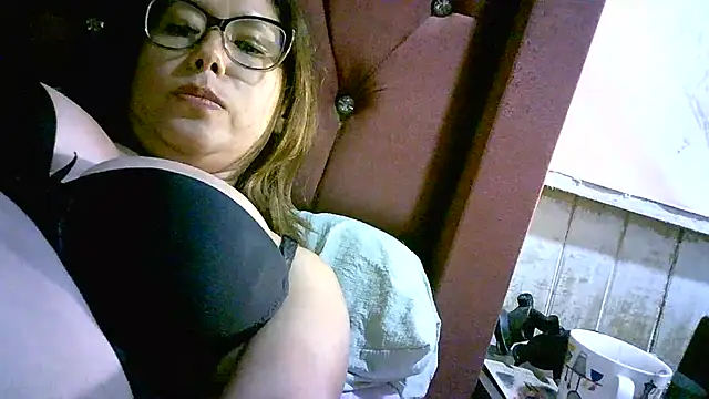 Snapshot of Zulreyna chatting on 15, 4, 2026 Zulreyna online show from 15, 4, 2026