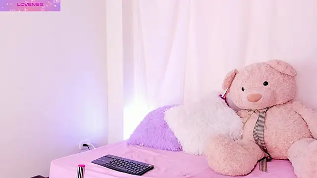 Nyra lux16 online show from 22, 12, 2025