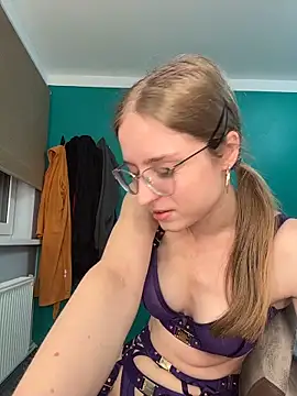 Snapshot of EveLunny chatting on 3, 2, 2026 EveLunny online show from 3, 2, 2026