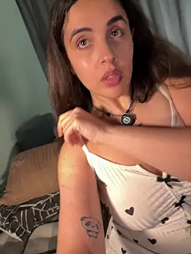 Snapshot of heyMilla chatting on 12, 11, 2025 heyMilla online show from 12, 11, 2025