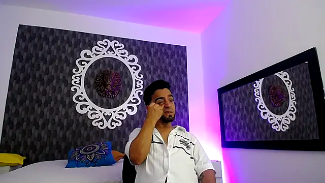 Snapshot of Dereck_Jhonsonn chatting on 7, 11, 2025 Dereck Jhonsonn online show from 7, 11, 2025