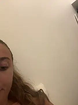 Snapshot of lounaaxangel chatting on 10, 11, 2025 lounaaxangel online show from 10, 11, 2025