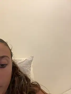 Snapshot of lounaaxangel chatting on 17, 11, 2025 lounaaxangel online show from 17, 11, 2025