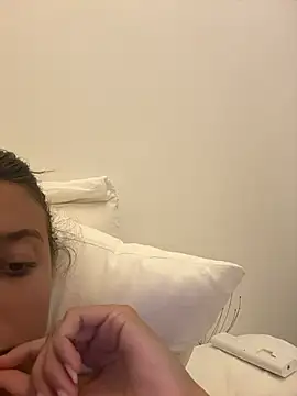 Snapshot of lounaaxangel chatting on 21, 11, 2025 lounaaxangel online show from 21, 11, 2025