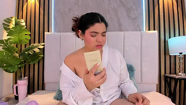 Carlotta de velour online show from 11, 4, 2026