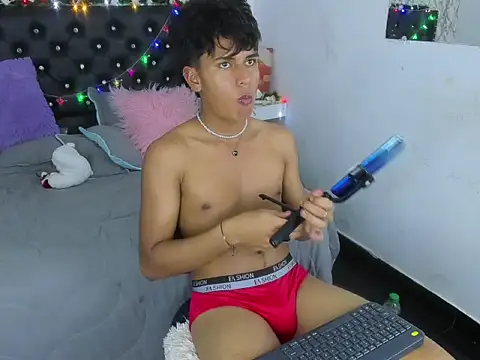 Snapshot of Valentino_Lane chatting on 15, 12, 2025 Valentino Lane online show from 15, 12, 2025