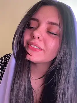 candicewest  online show from 10, 3, 2026