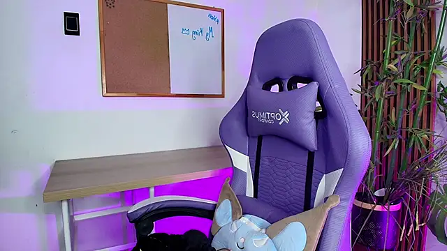 Chloejonson online show from 19, 12, 2025