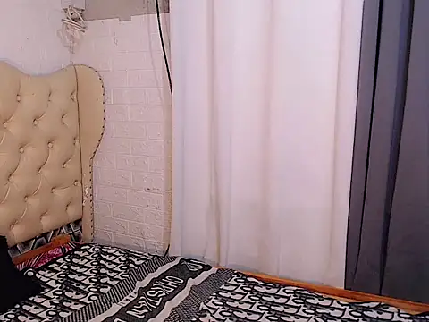 Sassy Siarre online show from 4, 12, 2025