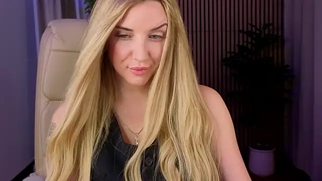 Snapshot of _Mi1a_ chatting on 15, 11, 2025 Mi1a online show from 15, 11, 2025