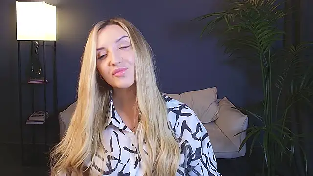 Snapshot of _Mi1a_ chatting on 28, 11, 2025 Mi1a online show from 28, 11, 2025