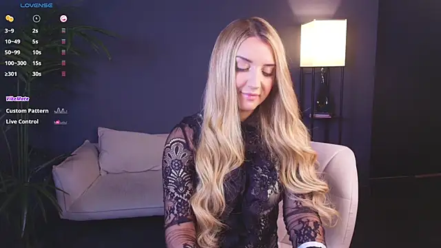 Snapshot of _Mi1a_ chatting on 4, 12, 2025 Mi1a online show from 4, 12, 2025