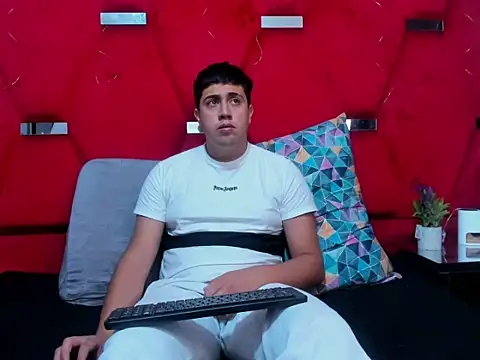 Snapshot of Emmaanddarling chatting on 21, 11, 2025 Emmaanddarling online show from 21, 11, 2025