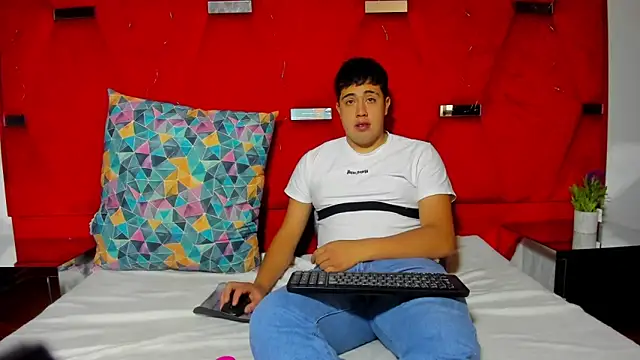 Snapshot of Emmaanddarling chatting on 18, 12, 2025 Emmaanddarling online show from 18, 12, 2025