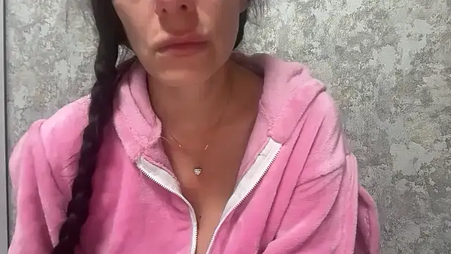 Snapshot of Angelinaa19 chatting on 2, 3, 2026 Angelinaa19 online show from 2, 3, 2026