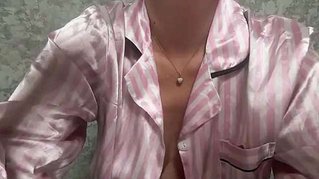 Snapshot of Angelinaa19 chatting on 27, 3, 2026 Angelinaa19 online show from 27, 3, 2026