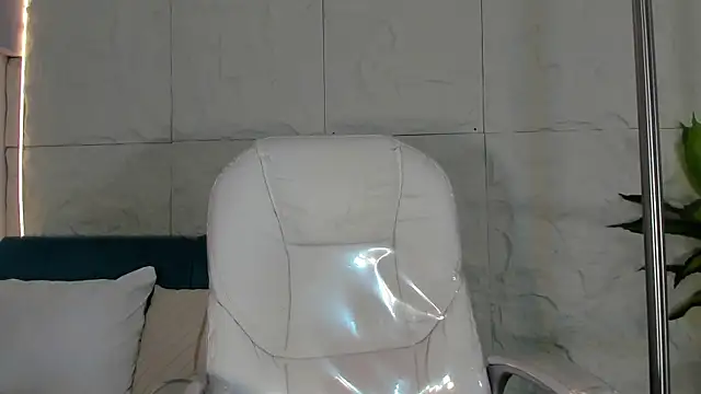 EmmilyEvanss online show from 10, 2, 2026