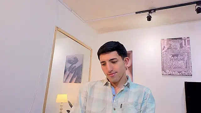 Snapshot of Un_Sluttyy chatting on 6, 2, 2026 Un Sluttyy online show from 6, 2, 2026