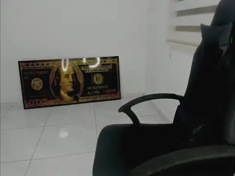 Snapshot of queen_findom1 chatting on 15, 3, 2026 queen findom1 online show from 15, 3, 2026