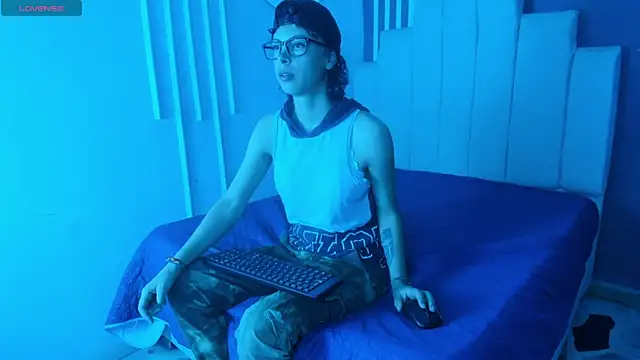 Snapshot of AliceMadnes chatting on 12, 7, 2026 AliceMadnes online show from 12, 7, 2026