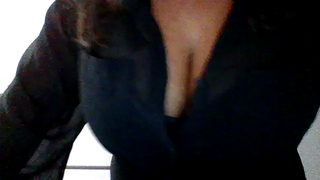 Snapshot of cleo094 chatting on 17, 11, 2025 cleo094 online show from 17, 11, 2025