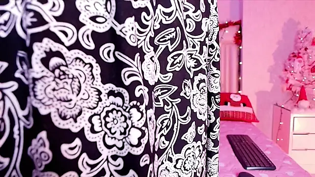 Snapshot of alanarose18 chatting on 24, 11, 2025 alanarose18 online show from 24, 11, 2025