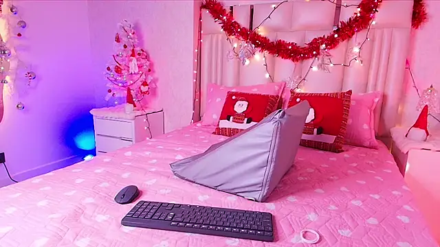 Snapshot of alanarose18 chatting on 14, 12, 2025 alanarose18 online show from 14, 12, 2025