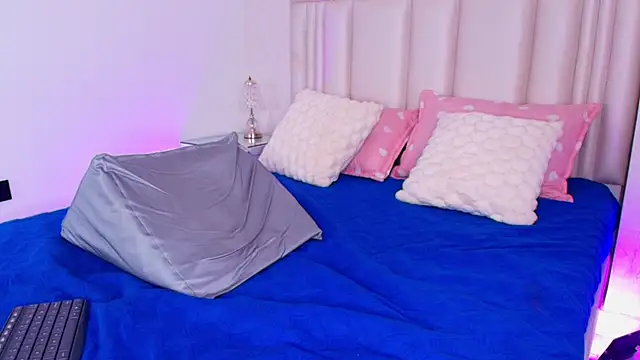 Snapshot of alanarose18 chatting on 25, 3, 2026 alanarose18 online show from 25, 3, 2026