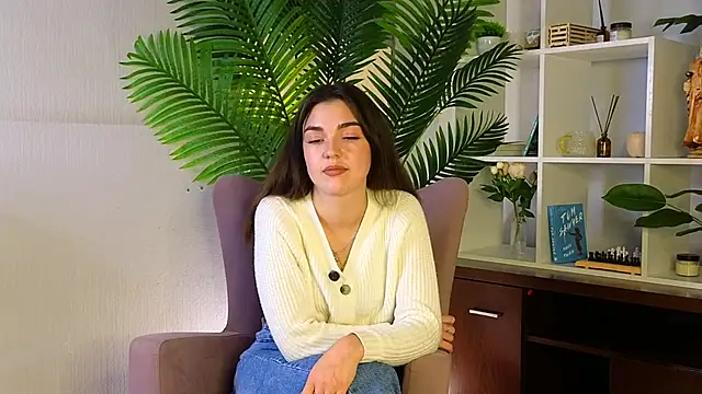 Snapshot of EleneGroder chatting on 8, 11, 2025 EleneGroder online show from 8, 11, 2025