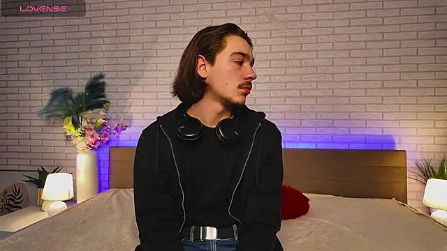 Snapshot of EthanRowlands chatting on 12, 11, 2025 EthanRowlands online show from 12, 11, 2025