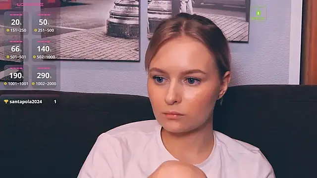 Snapshot of LunaAstra chatting on 9, 11, 2025 LunaAstra online show from 9, 11, 2025