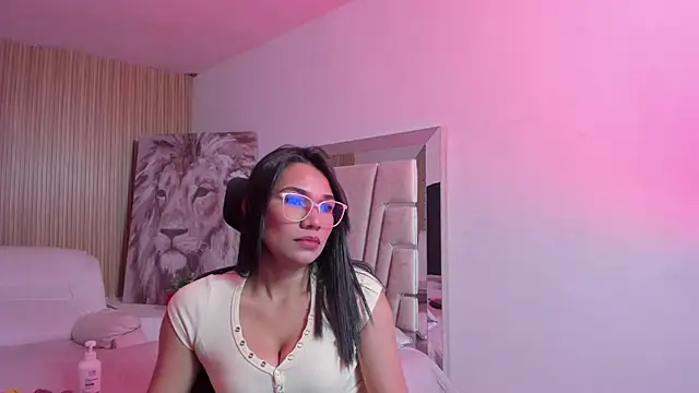 Snapshot of katemooss_ chatting on 21, 11, 2025 katemooss online show from 21, 11, 2025